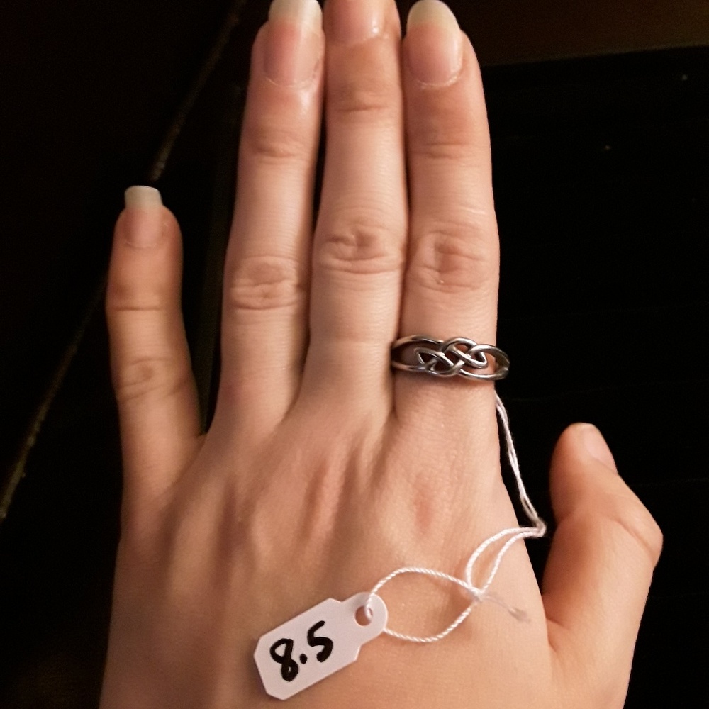 Beautiful silver tone ring